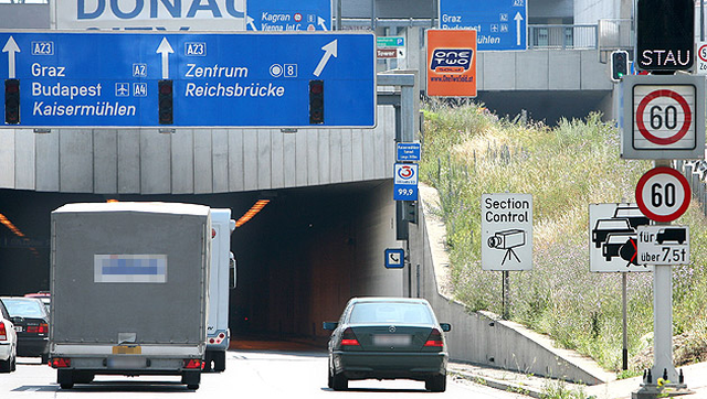 section control, fotó: APA/HELMUT FOHRINGER