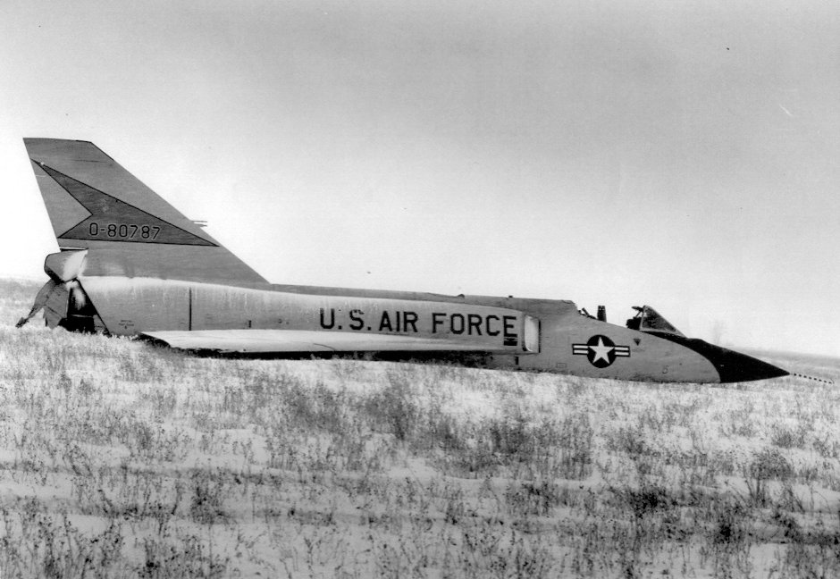a gép a mezőn, kép: f-106deltadart.com
