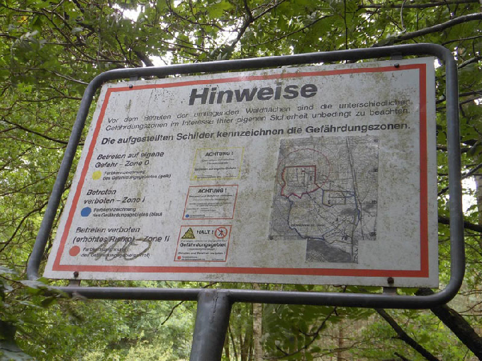 Figyelmezetető tábla a helyszínen, kép: bunkerratten.de Figyelmezetető tábla a helyszínen, kép: bunkerratten.de