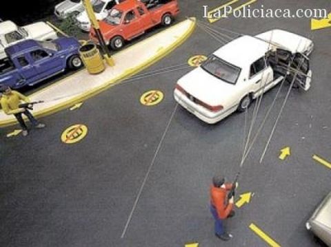 Juan Jesús Posadas Ocampo bíboros kivégzésének rekonstrukciója. Tévedés volt. Kép: La Policiaca.com Juan Jesús Posadas Ocampo bíboros kivégzésének rekonstrukciója. Tévedés volt. Kép: La Policiaca.com