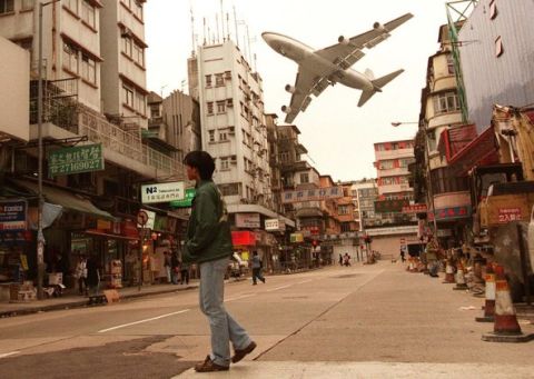 Repülőgép Honkong felett, kép: Vincent Yu/Associated Press, 1998