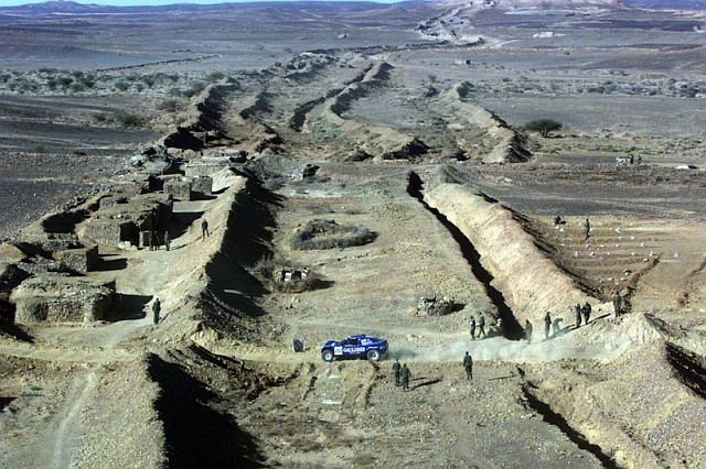 A Berm és a Párizs-Dakar futam 2001-ben, fotó: wallbreakers.eu