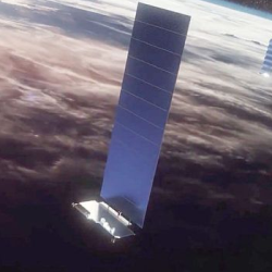 Musk műholdjai libasorban