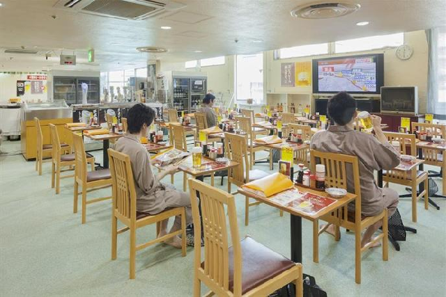 az étkező, kép forrása: Green Plaza Shinjuku Capsule Hotel