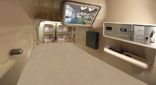 beltér, kép forrása: Green Plaza Shinjuku Capsule Hotel