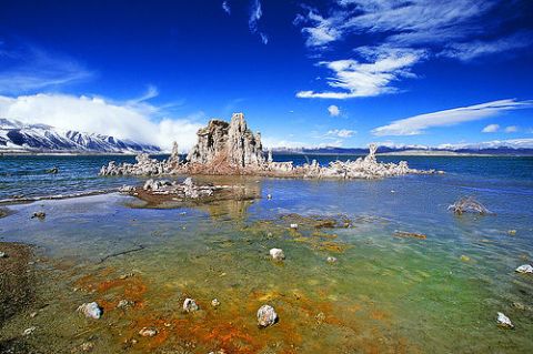 Mono-tó, kép: [[http://www.ratestogo.com/blog/magnificence-at-mono-lake/|ratestogo]]