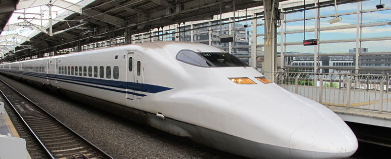 A Shinkansen nyitott ajtaja