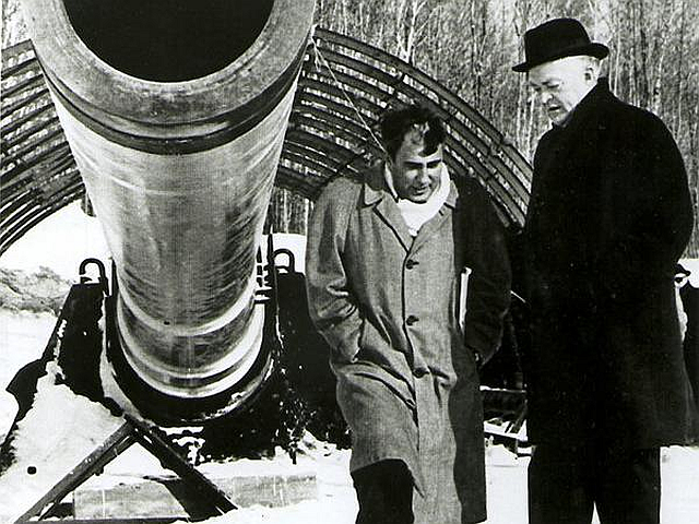 Gerald Bull balra (1928 - 1990), a Moszad célkeresztjében, fotó: M. Wade Gerald Bull balra (1928 - 1990), a Moszad célkeresztjében, fotó: M. Wade