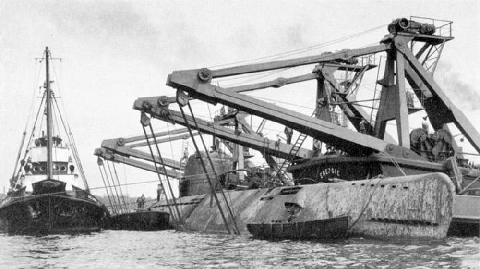 Az U-2540 kiemelése, fotó: submerged.co.uk