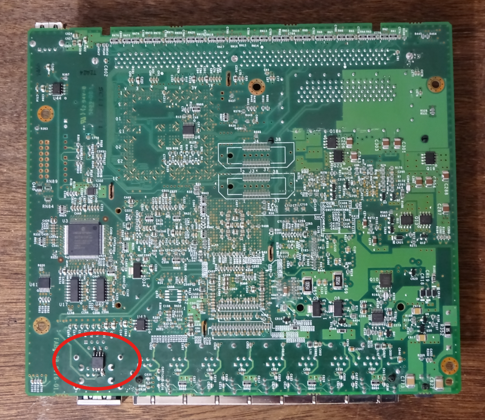 az ATtiny85 chippel meghekkelt Cisco (ASA 5505) tűzfal alaplap az ATtiny85 chippel meghekkelt Cisco (ASA 5505) tűzfal alaplap