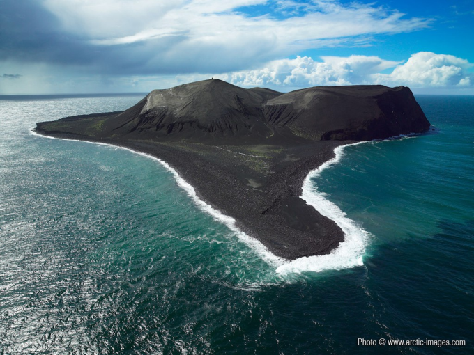 Surtsey, az ötvenéves sziget Surtsey, az ötvenéves sziget